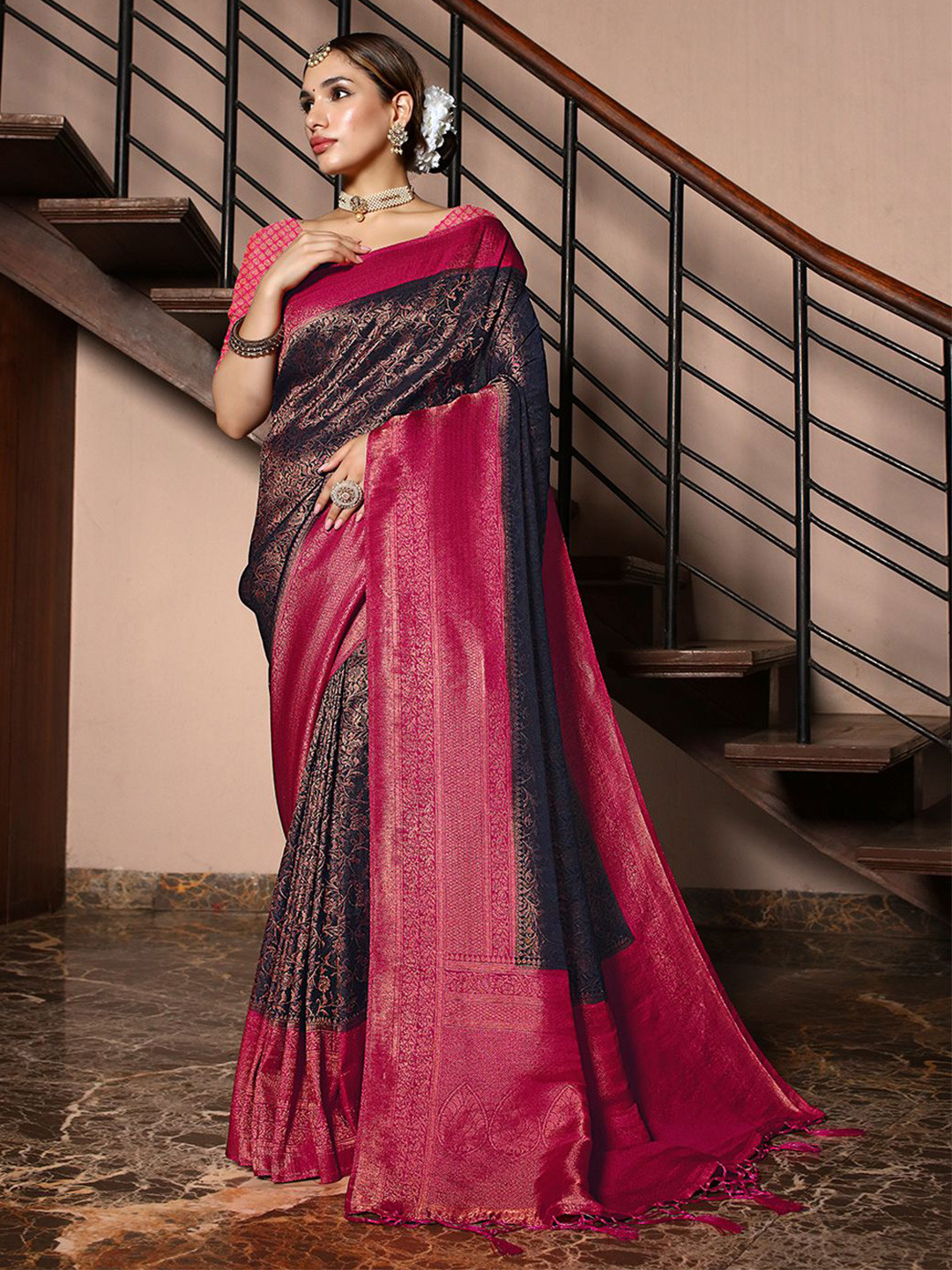 

JUST FASHION Woven Design Zari Kanjeevaram Saree, Navy blue