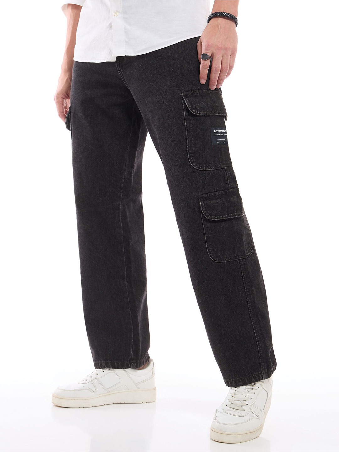 

Beyoung Men Relaxed Loose Fit Mid-Rise Cargos Trousers, Black
