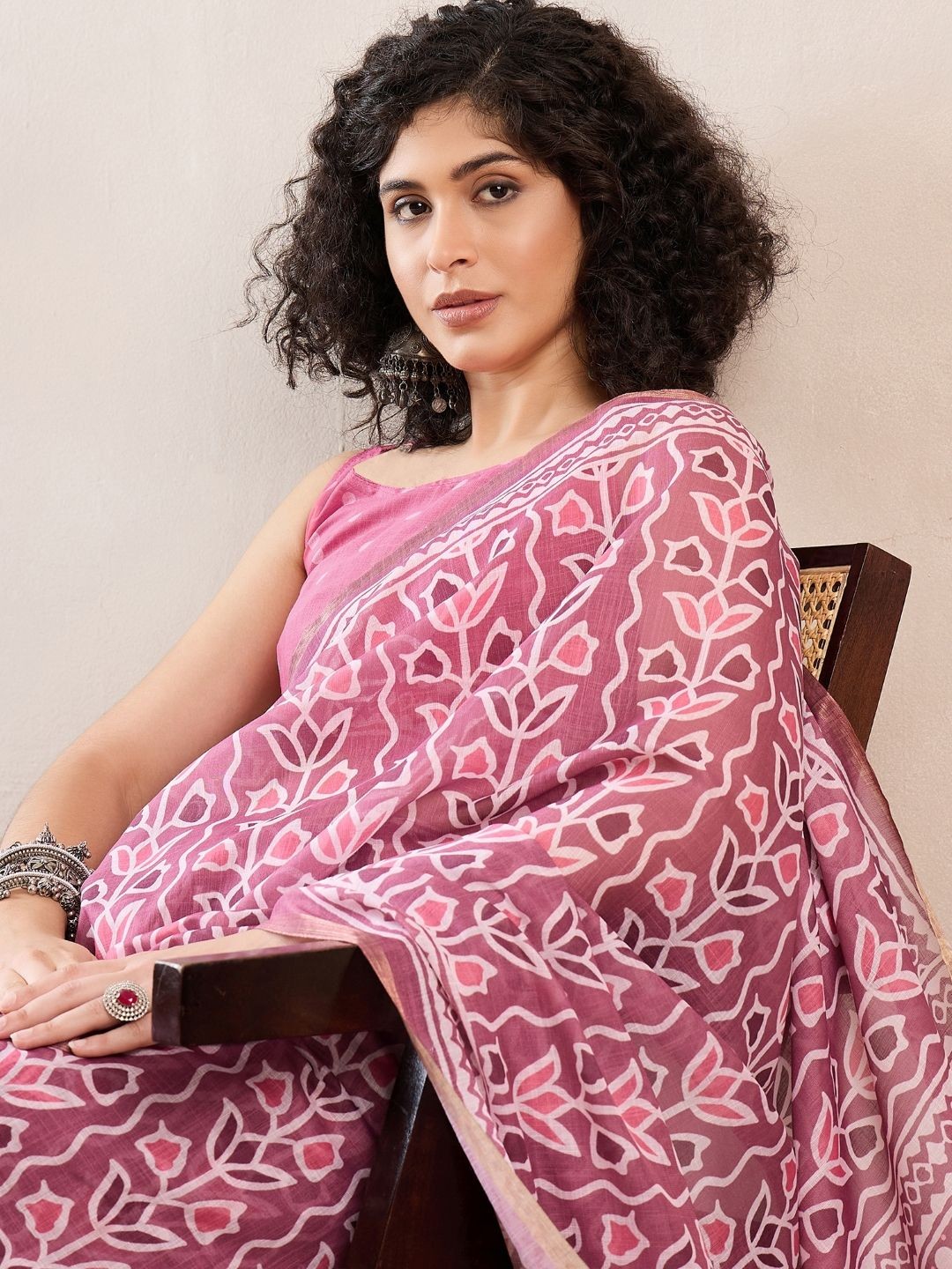 

AHIKA Floral Printed Border Saree, Pink