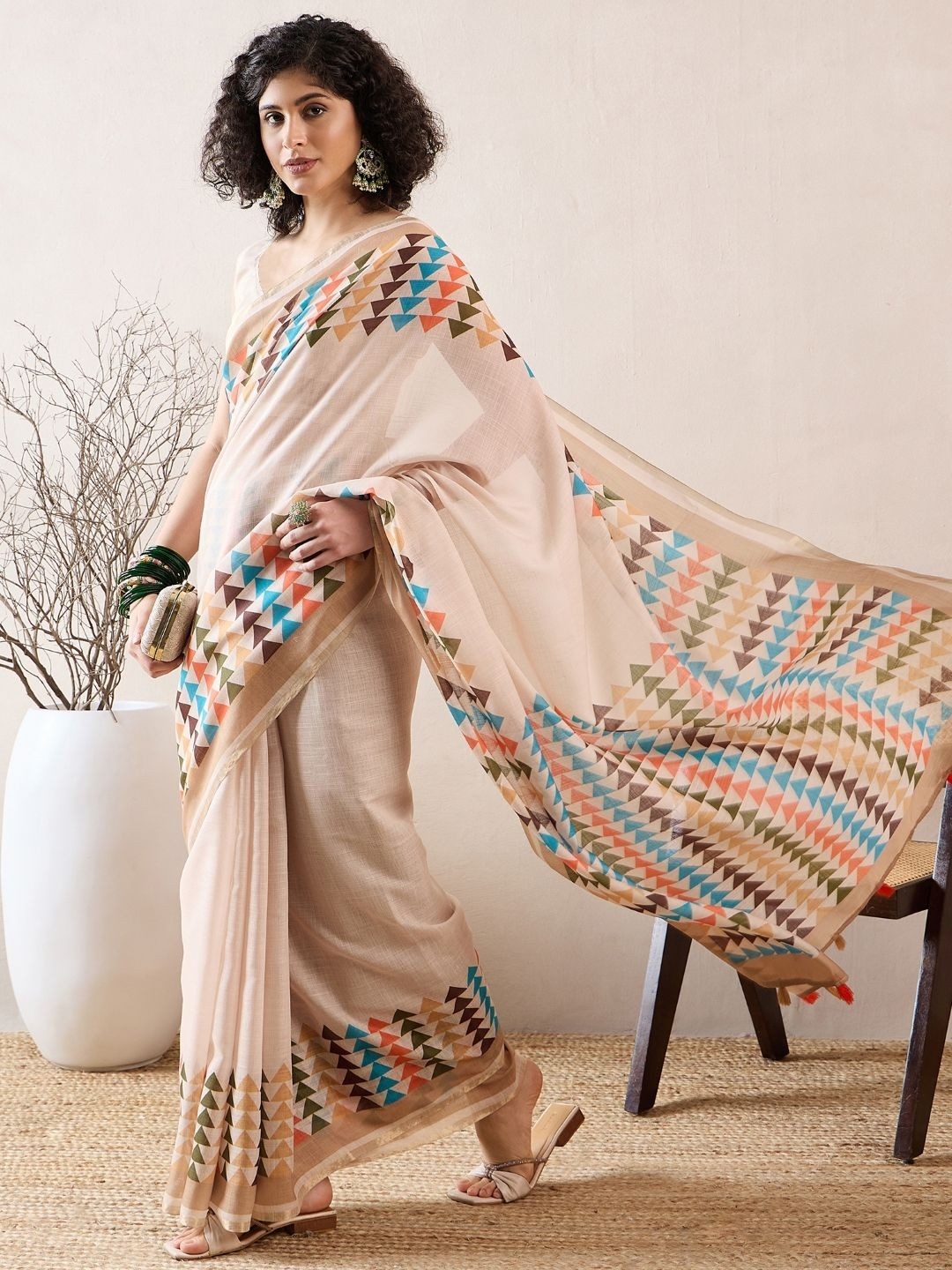 

AHIKA Abstract Printed Border Saree, Off white