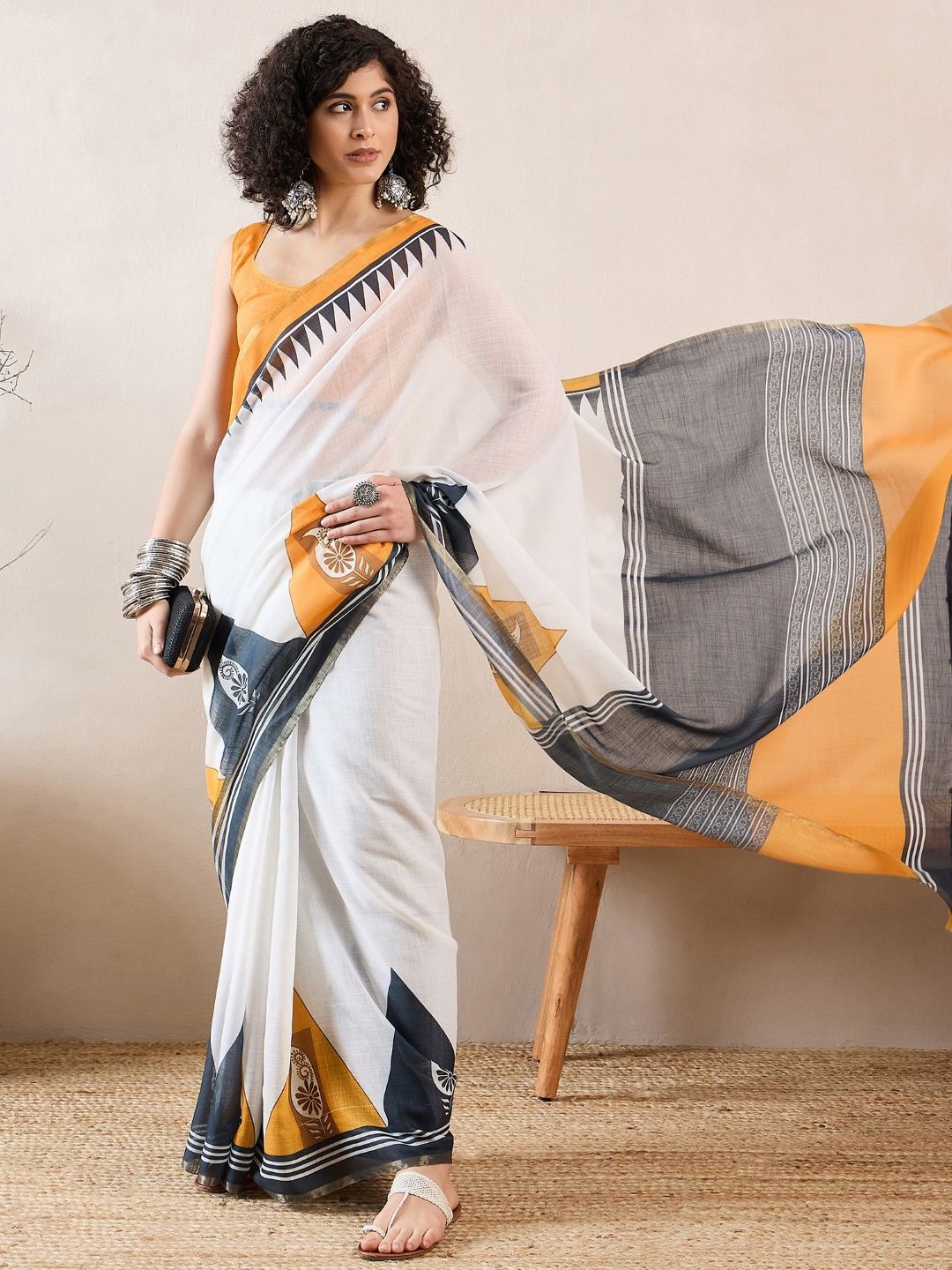 

AHIKA Soft Saree With Blouse Piece, White