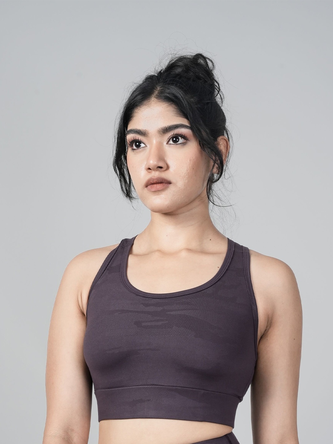 

THEFITTHEORY Full Coverage Cut and Sew Non Padded Sports Bra, Maroon