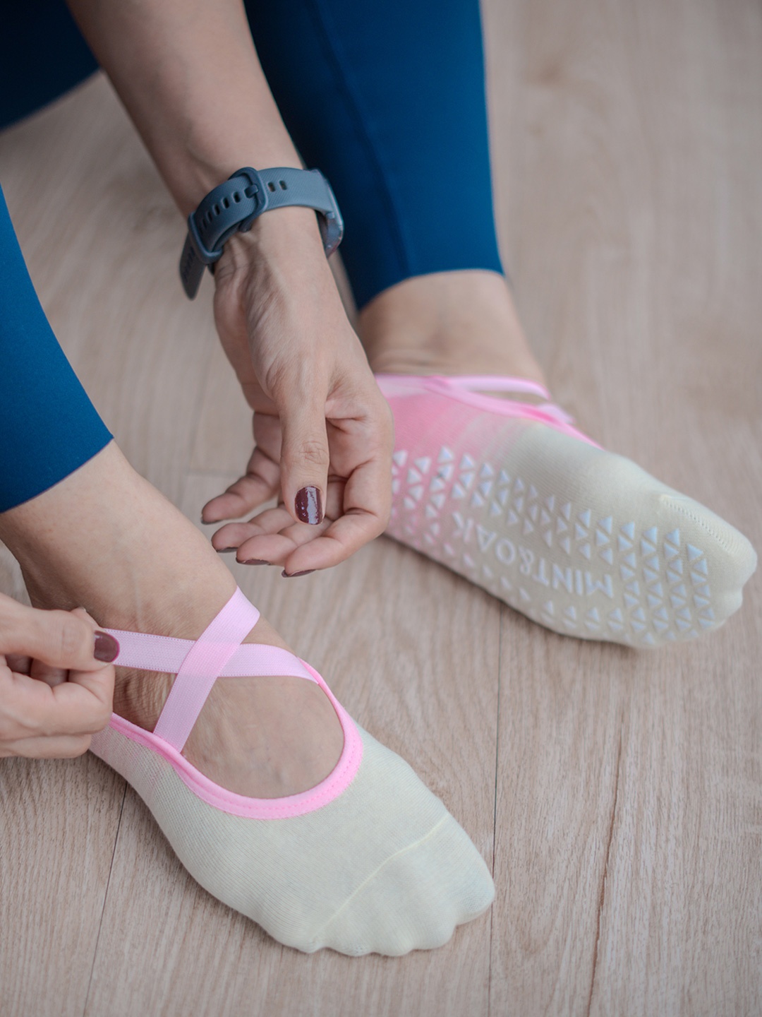 

Mint & Oak Women Patterned Shoe Liner Pilates Socks, Pink