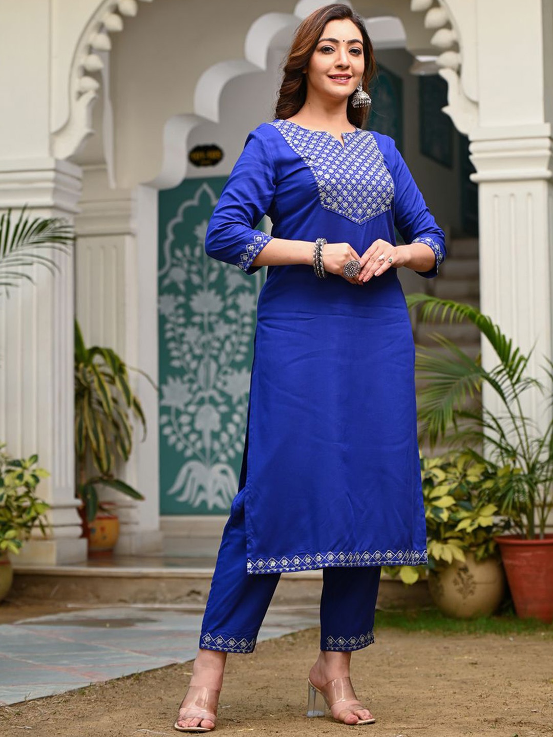 

Indi INSIDE Floral Embroidered Straight Kurta with Trousers, Blue