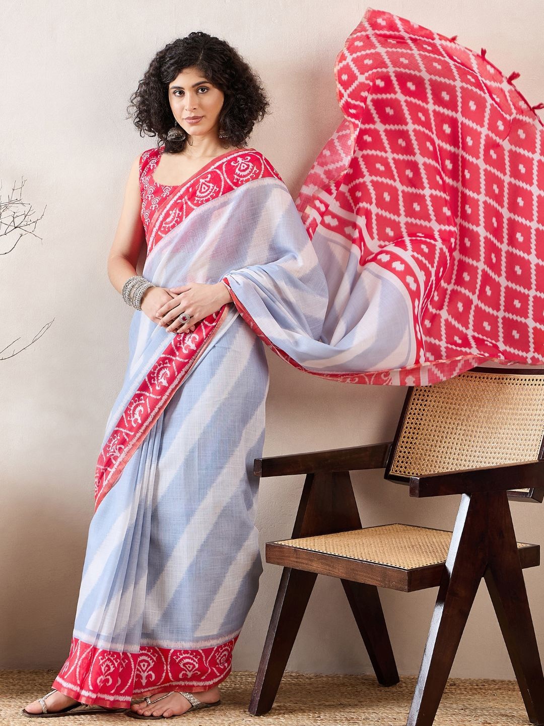 

KALINI Ethnic Motifs Printed Ikat Saree, Blue