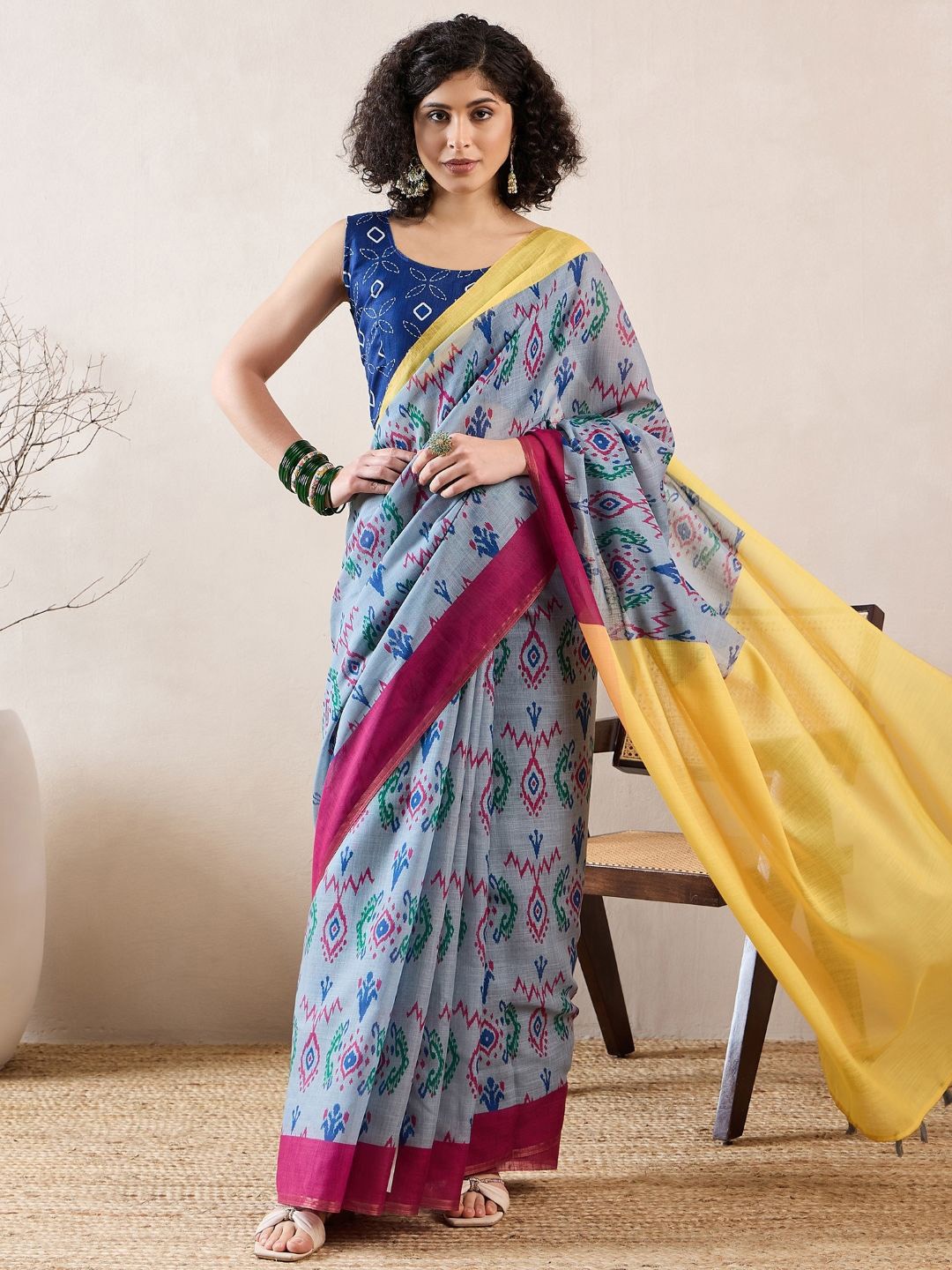 

KALINI Ethnic Motifs Printed Ikat Saree, Grey