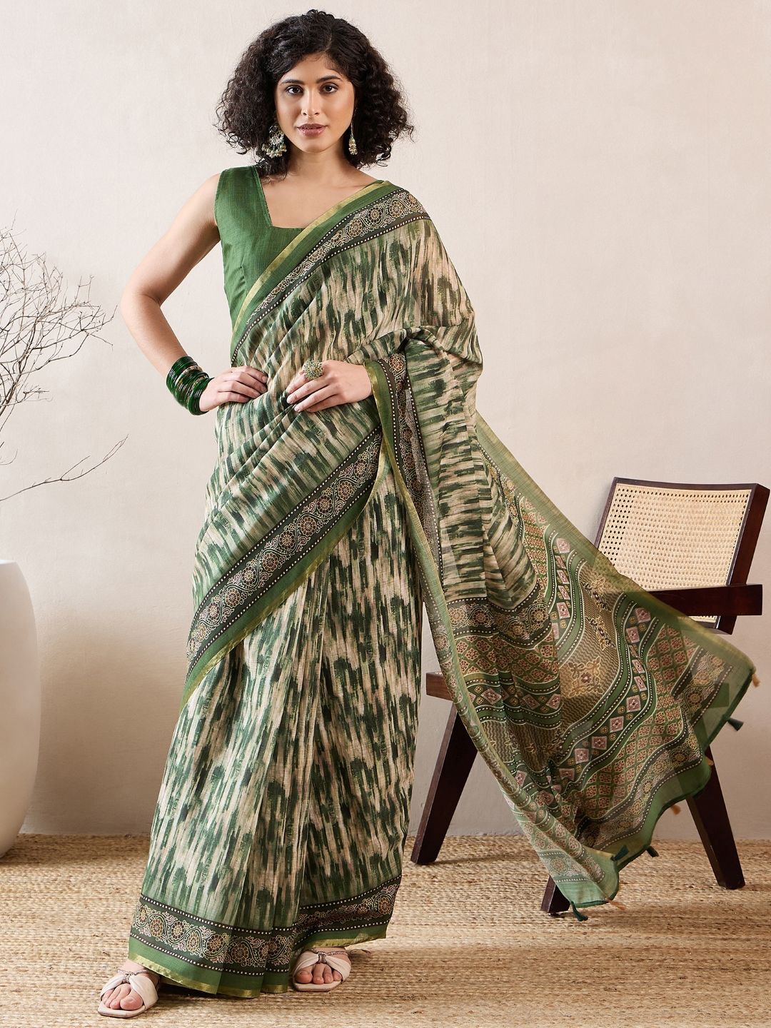 

KALINI Abstract Printed Zari Saree, Green