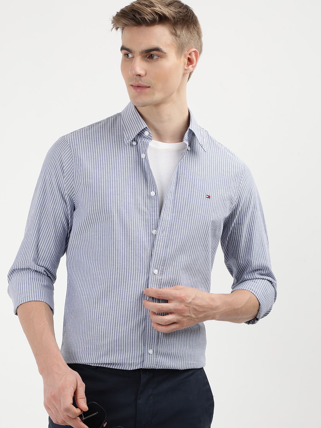 

Tommy Hilfiger Men Slim Fit Opaque Striped Casual Shirt, Blue