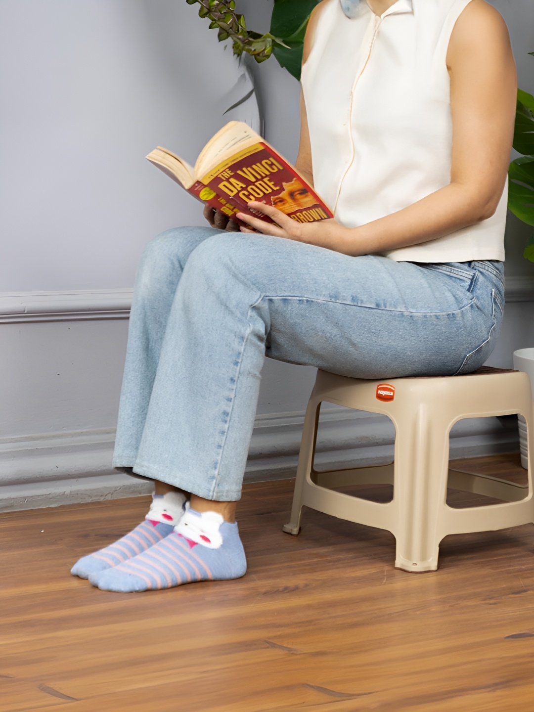 

Nayasa Beige Light Weight Stool