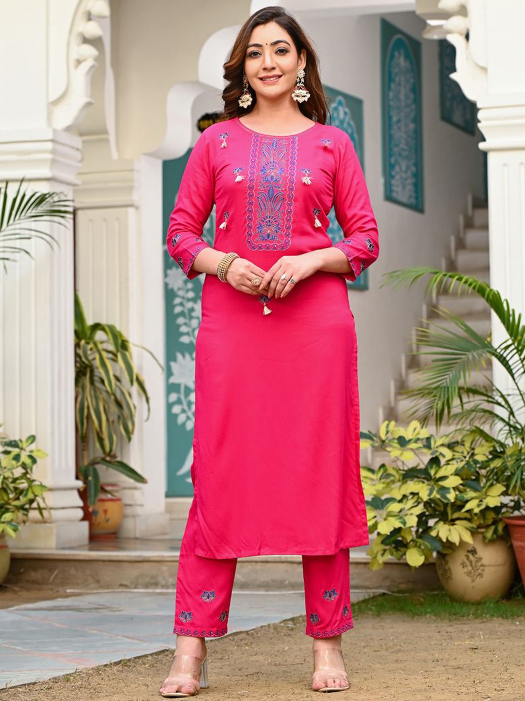 

Indi INSIDE Floral Embroidered Straight Kurta with Trousers, Pink