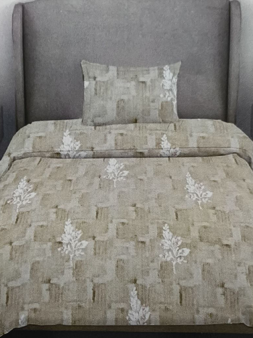 

Signature Beige & White 144 TC Single Bedsheet with 1 Pillow Covers
