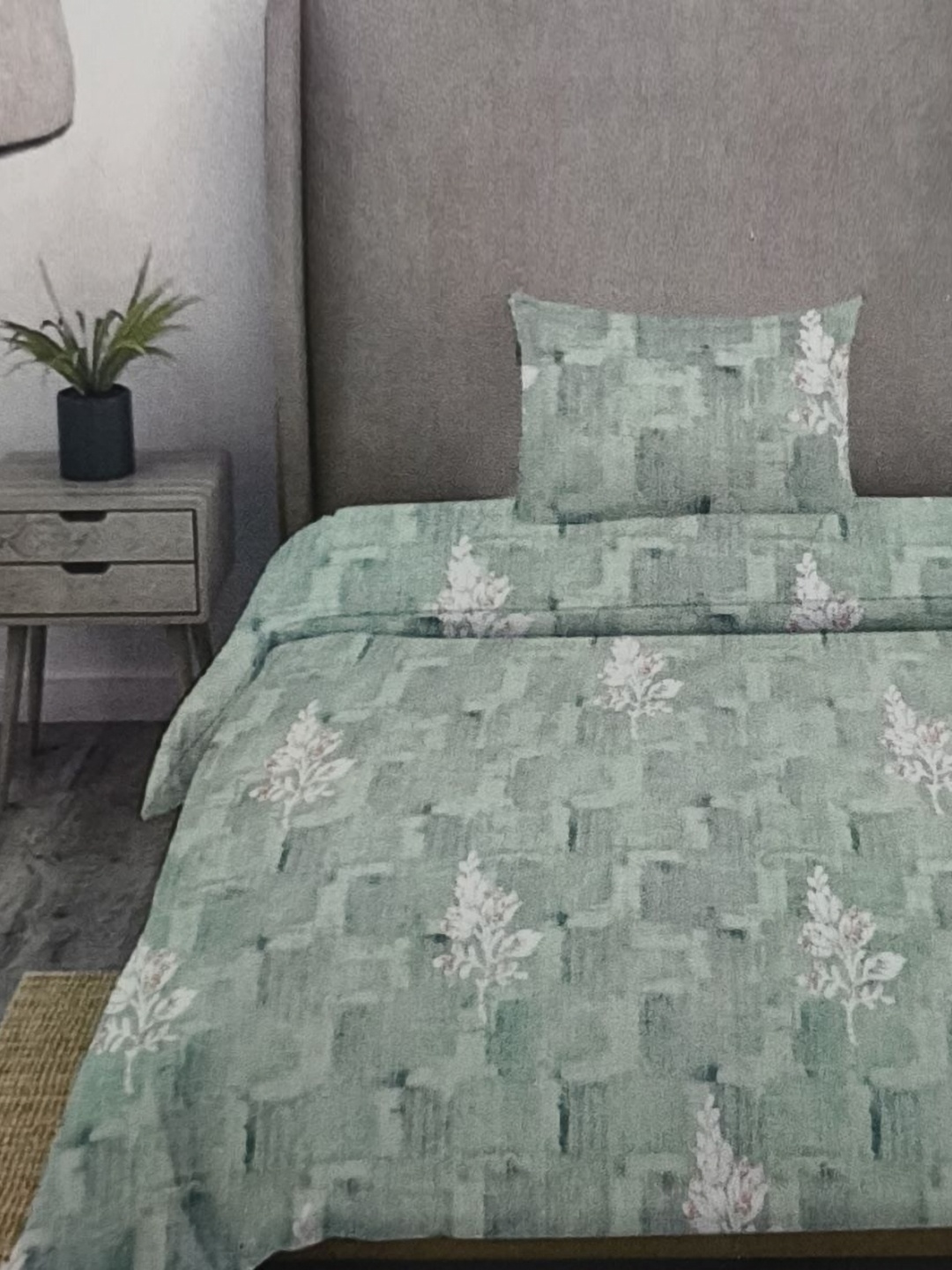 

Signature Green & White 144 TC Single Bedsheet with 1 Pillow Covers