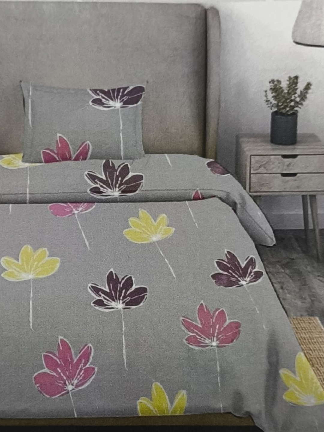 

Signature Grey & Yellow Floral 144 TC Single Bedsheet with 1 Pillow Covers