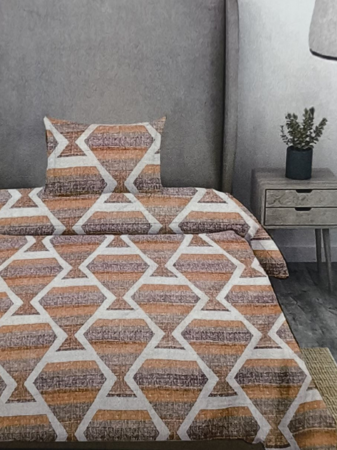 

Signature Peach-Coloured & White Geometric 144 TC Single Bedsheet with 1 Pillow Covers