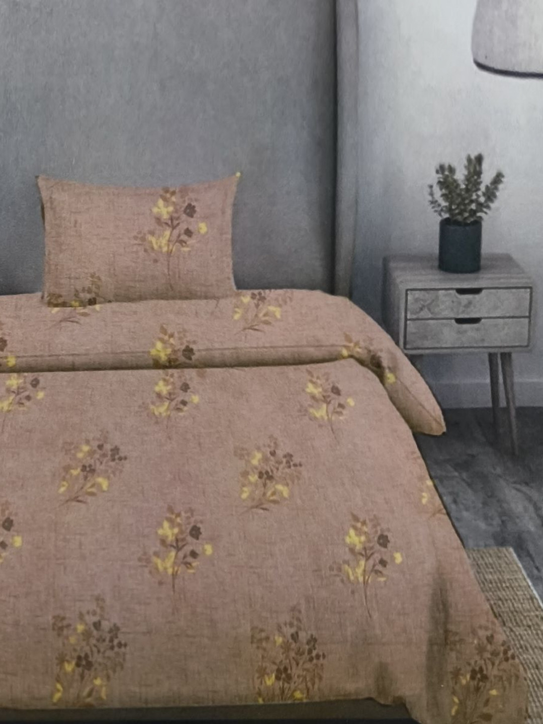 

Signature Yellow & Brown Floral 144 TC Single Bedsheet with 1 Pillow Covers