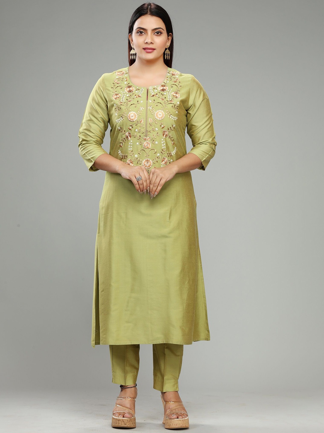 

COTTON CULTURE Floral Yoke Design Cotton Silk Regular Kurta with Trousers, Green