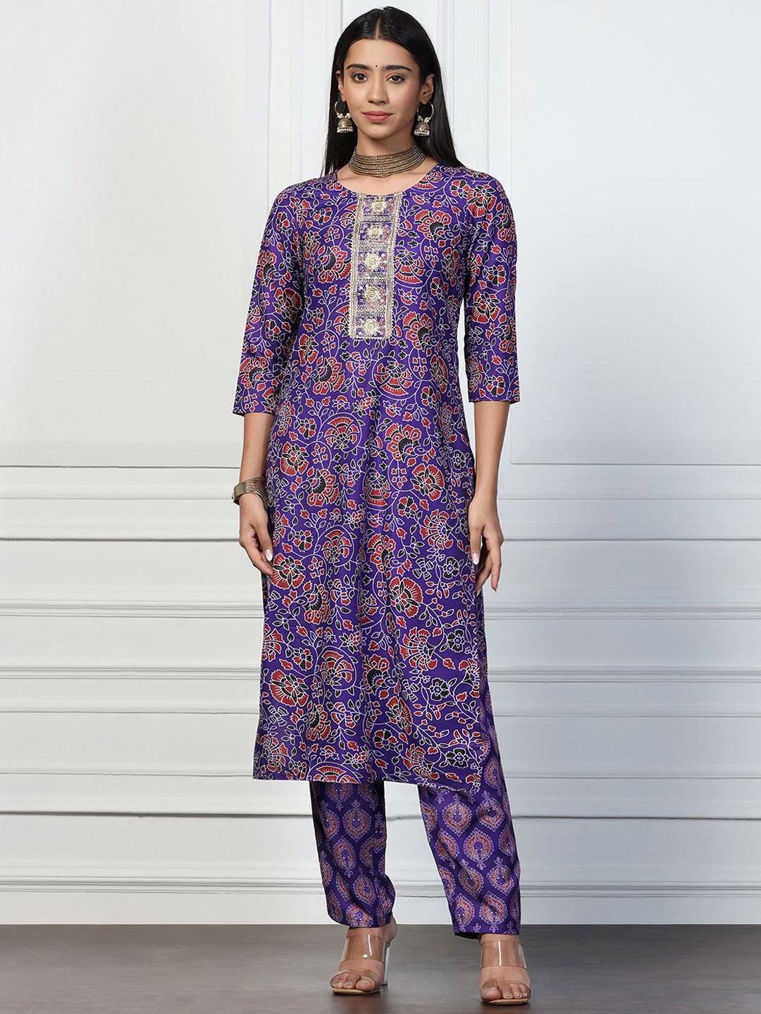 

FASHION DREAM Floral Printed Straight Sequinned Kurta with Trousers, Violet