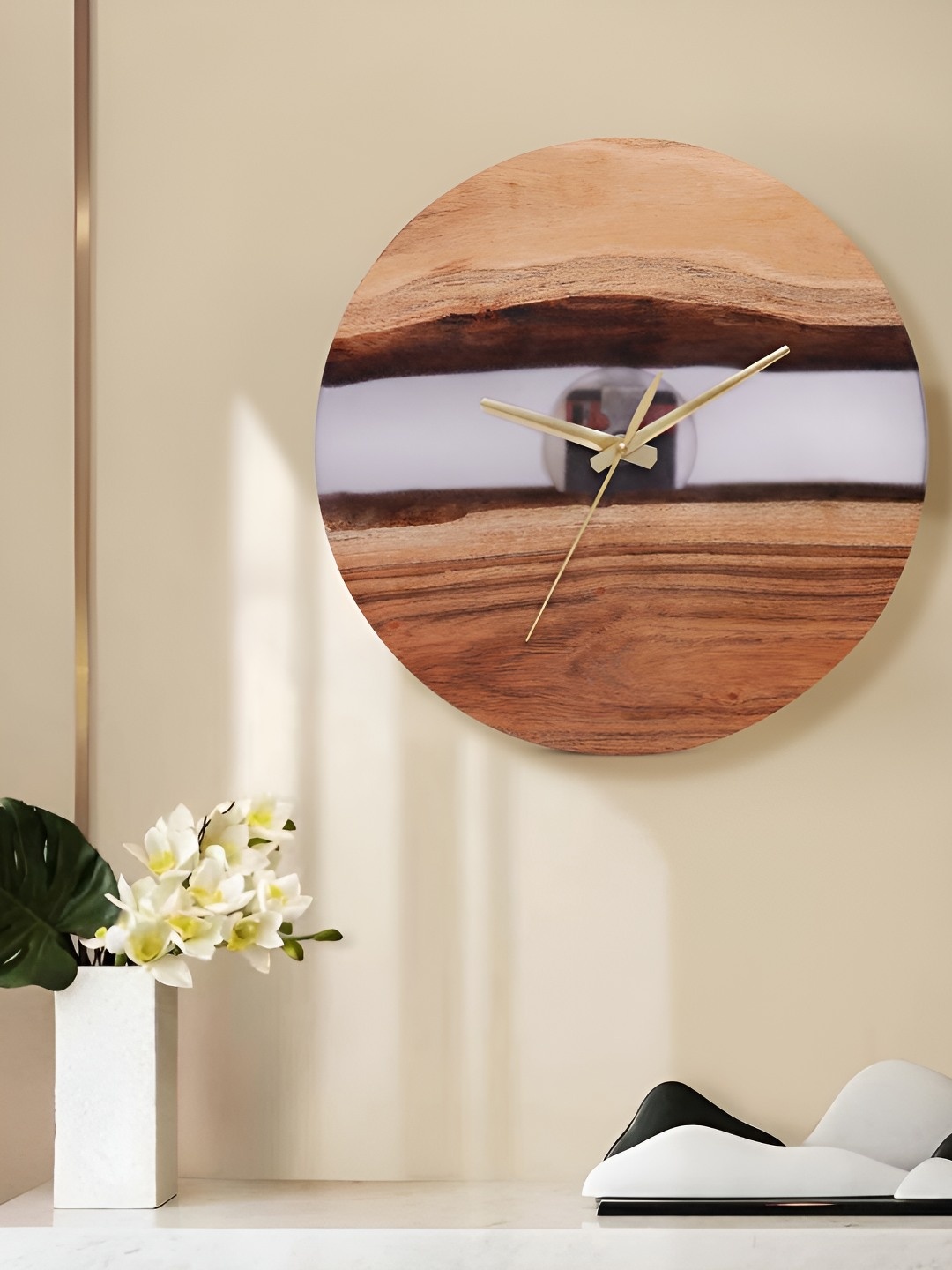 

THE HOME CO. White & Brown Contemporary Analogue Resin Wall Clock