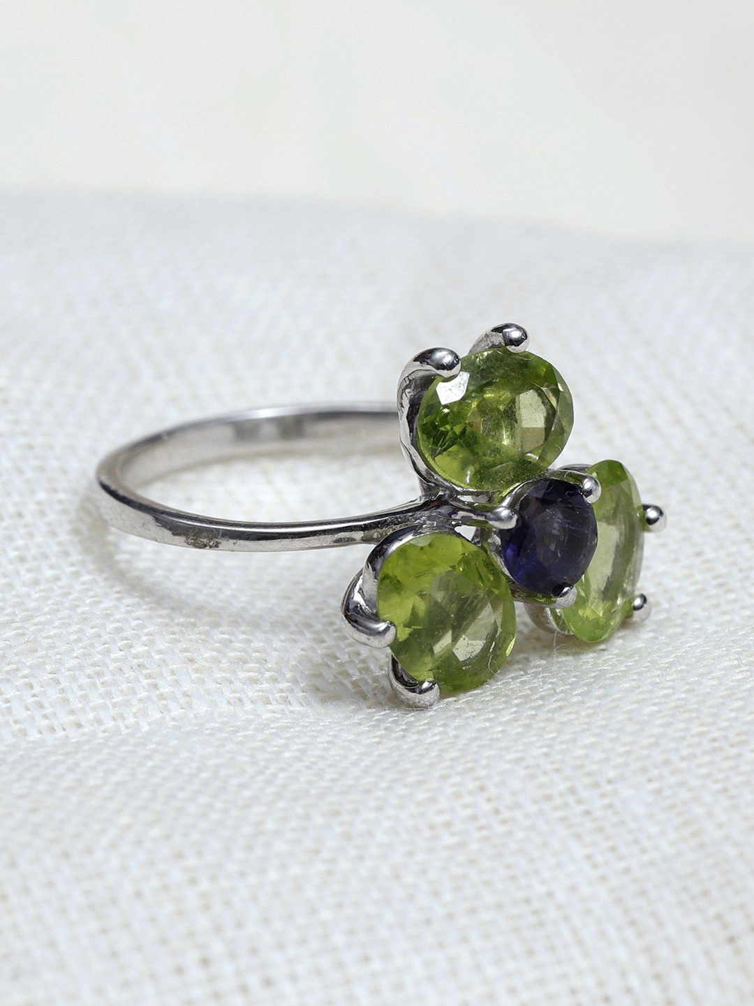 

Exotic India Peridot Stone Sterling Silver Flower Design Ring