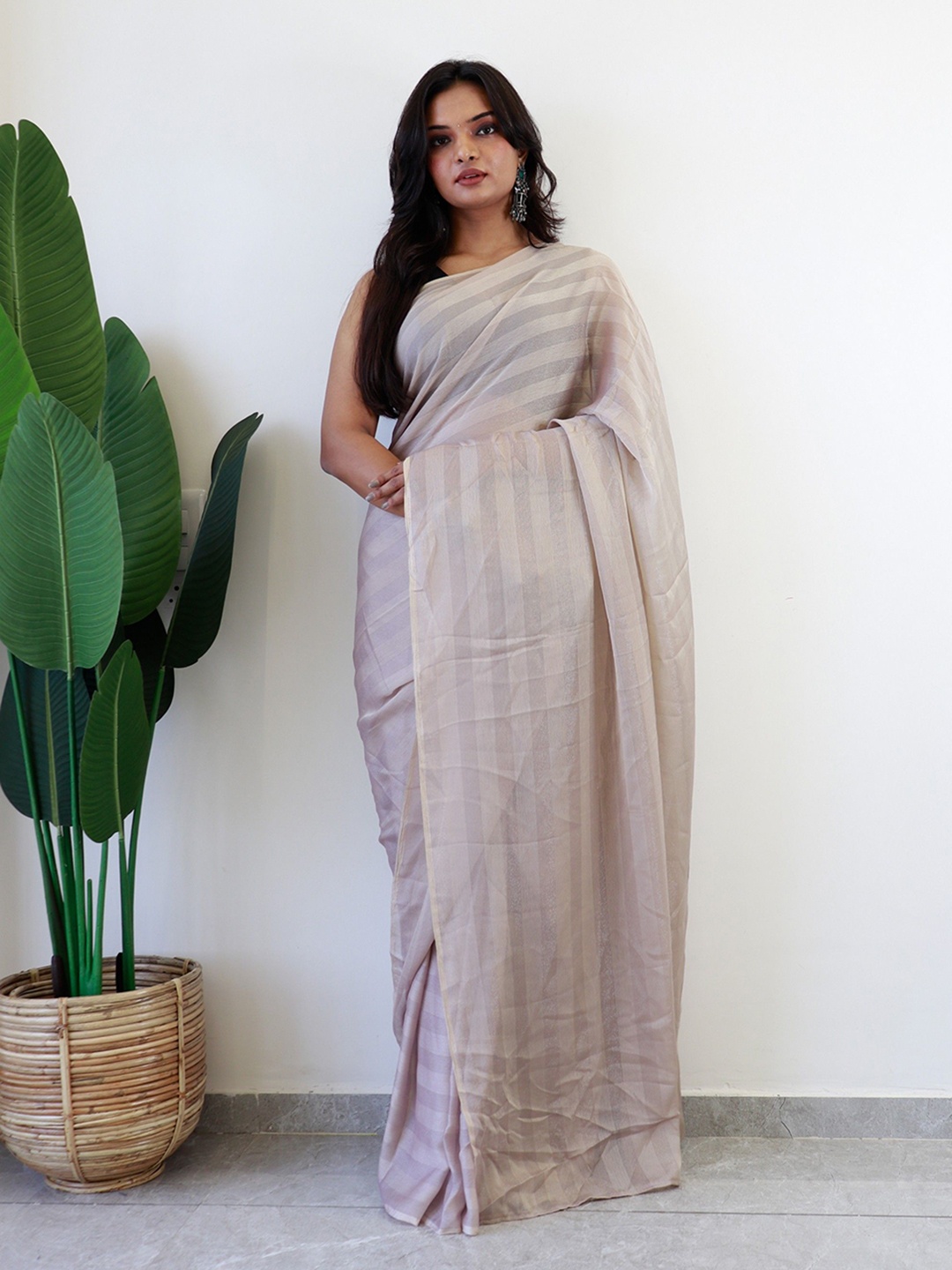 

Reeta Fashion Nylon Striped Daily Ready to Wear Saree, Beige