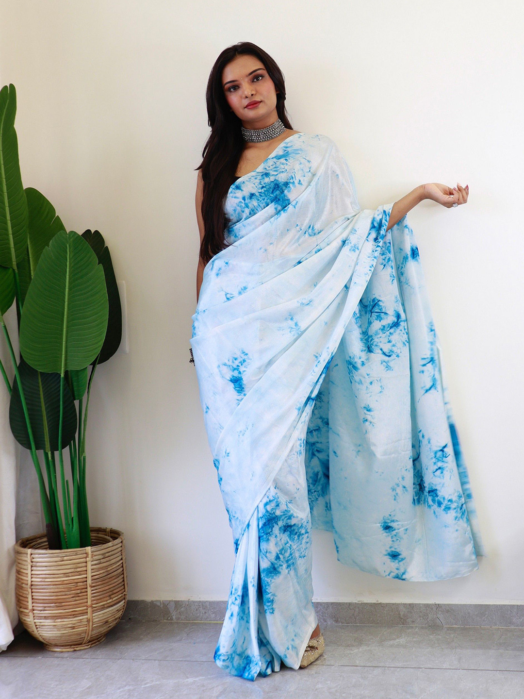 

Reeta Fashion Tie and Dye Ready to Wear Saree, White