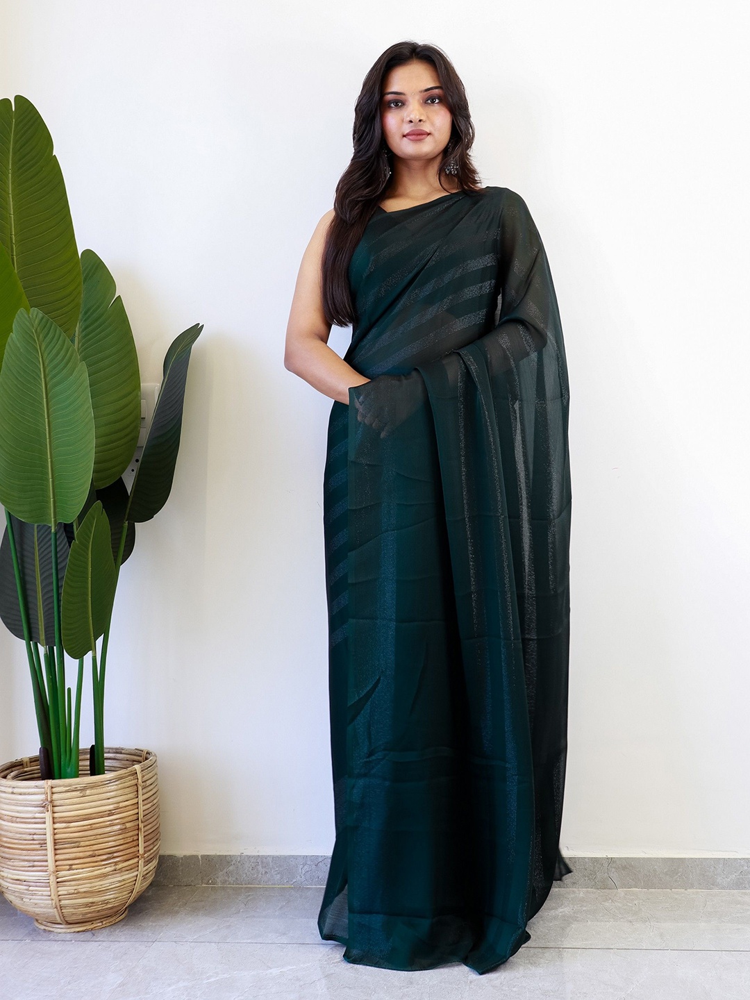 

Reeta Fashion Striped Ready to Wear Saree, Black