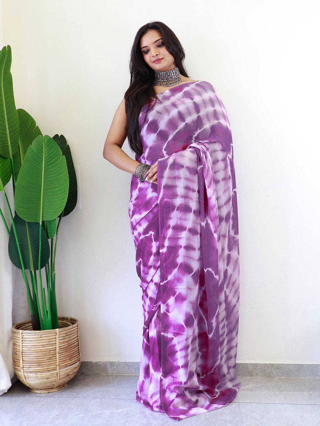 

Reeta Fashion Tie and Dye Ready to Wear Saree, Magenta