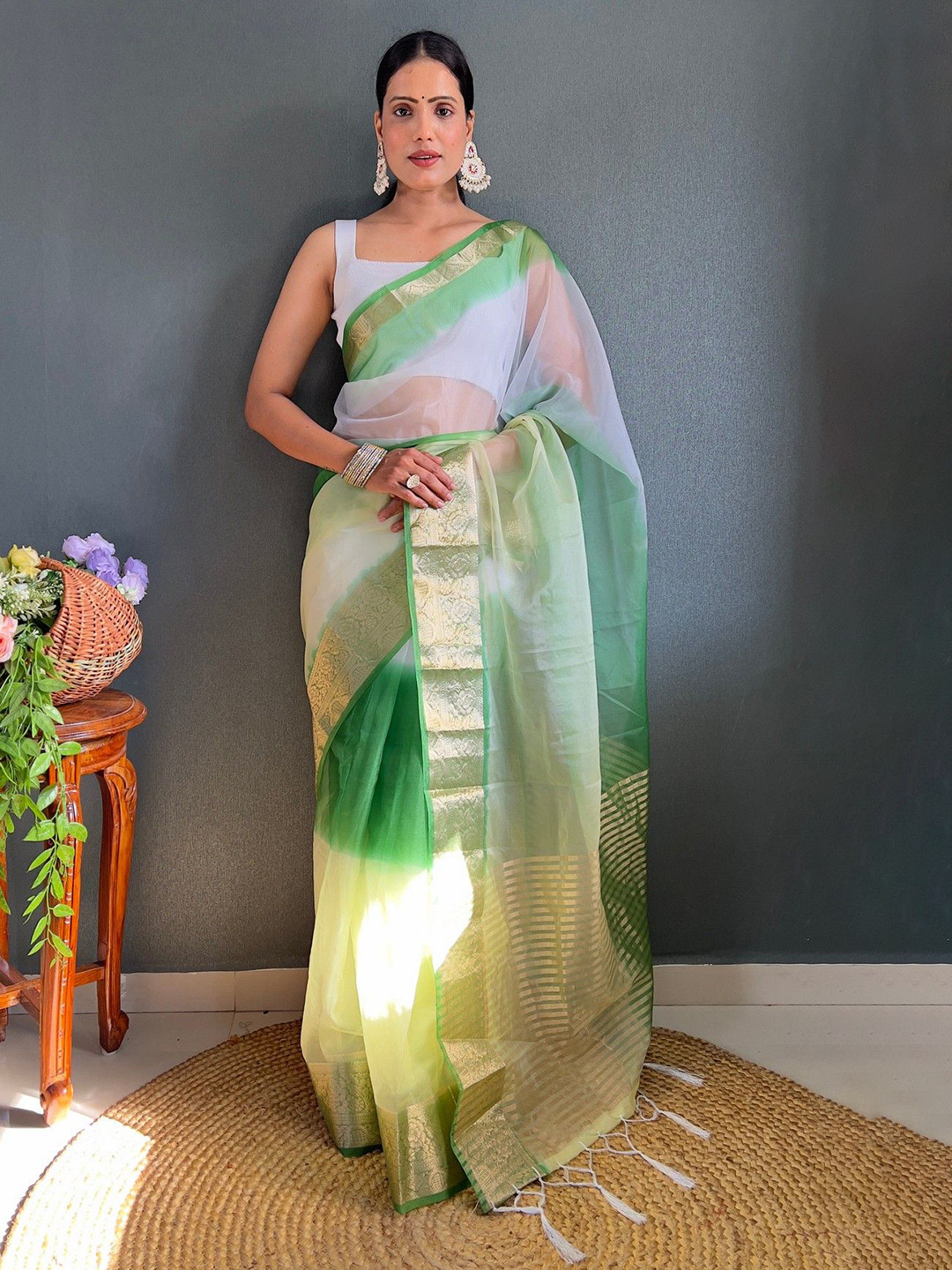 

Reeta Fashion Ombre Zari Organza Kanjivaram Saree, Green
