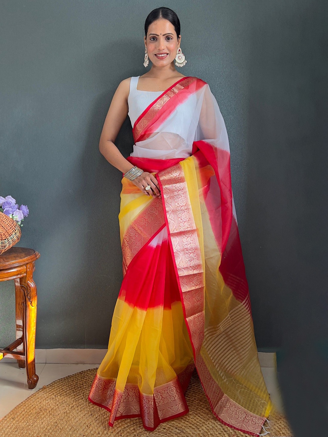 

Reeta Fashion Colourblocked Zari Organza Saree, Red