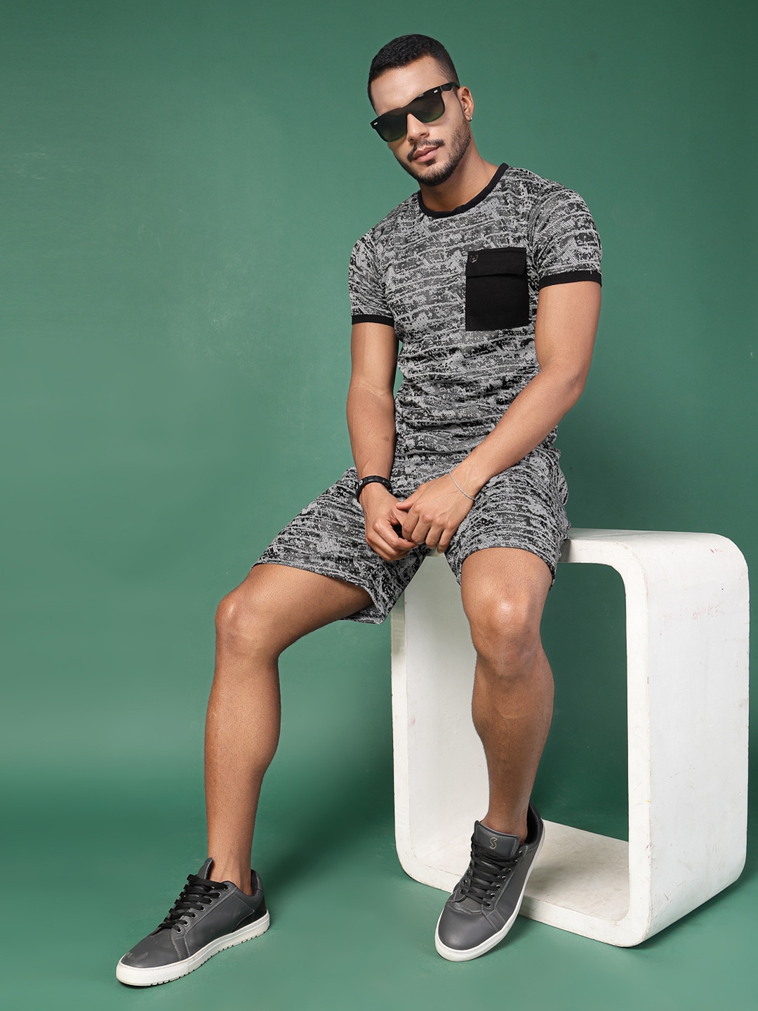 

Rigo Abstract Printed T-Shirt With Shorts, Grey