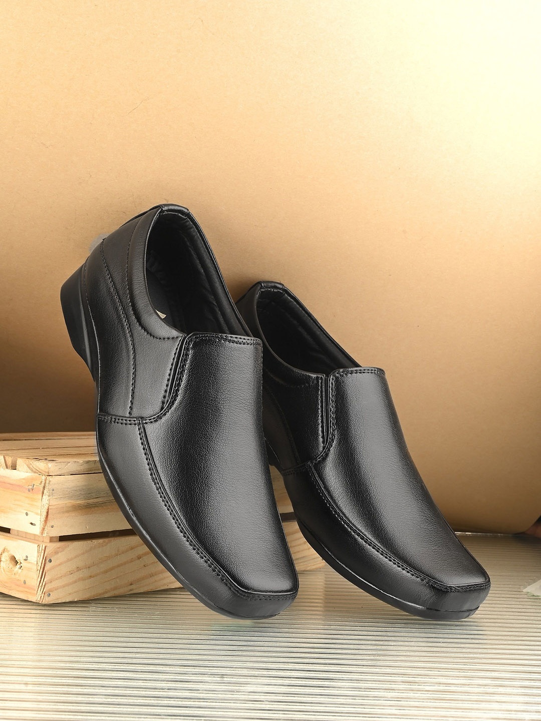 port Men Leather Lightweight Silp-Ons Formal Shoes, Black