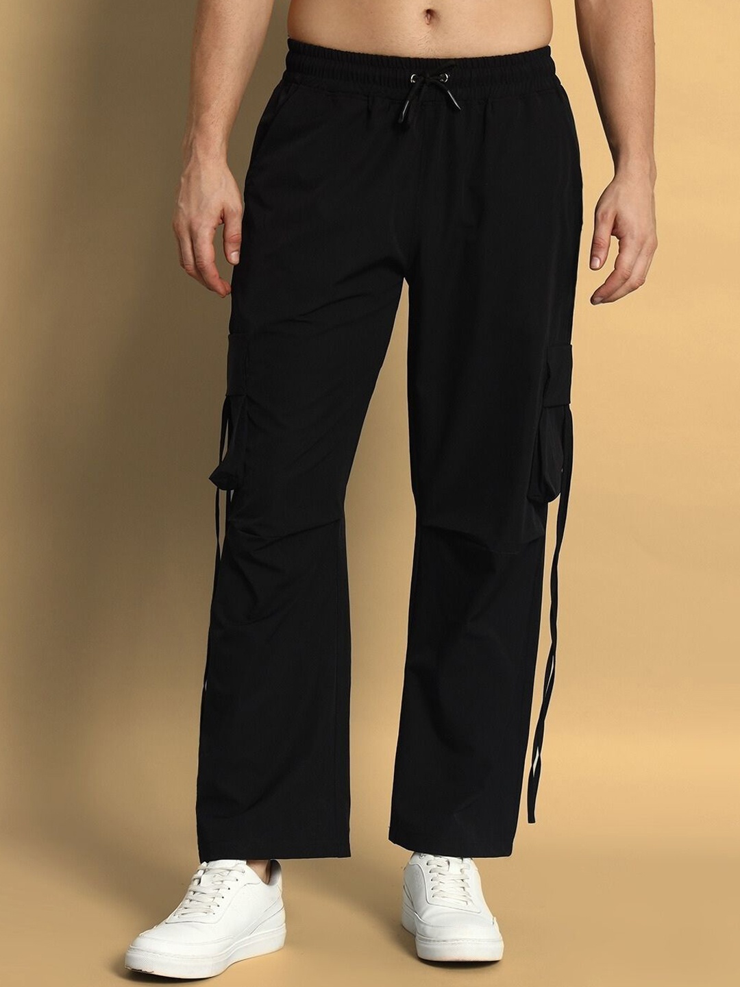 

WEARDUDS Men Solid Relaxed Cargo Trousers, Black