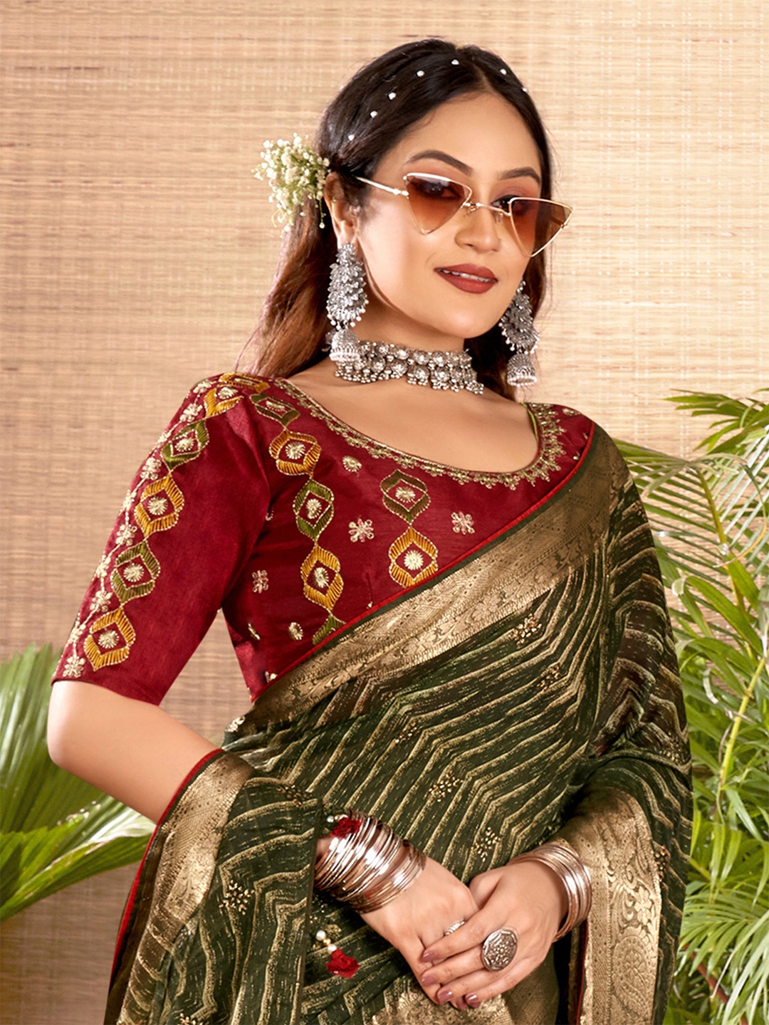 

VIRICA Woven Design Printed Zari Saree, Green