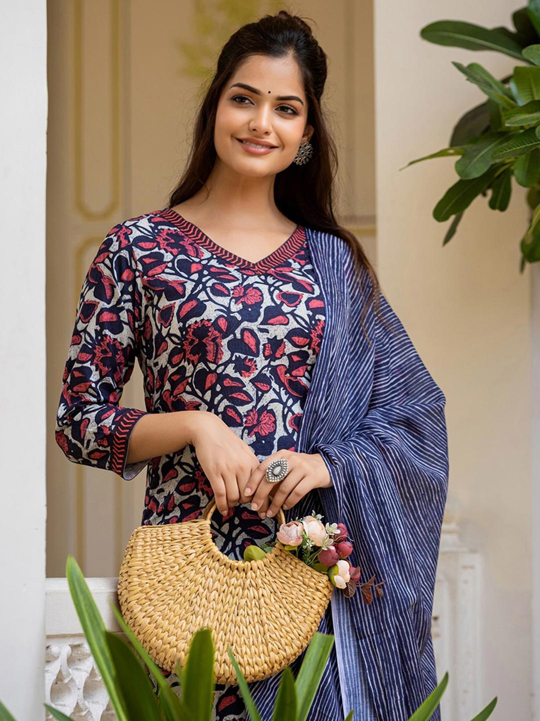 

AHIKA Floral Printed Straight Kurta with Trousers & Dupatta, Grey