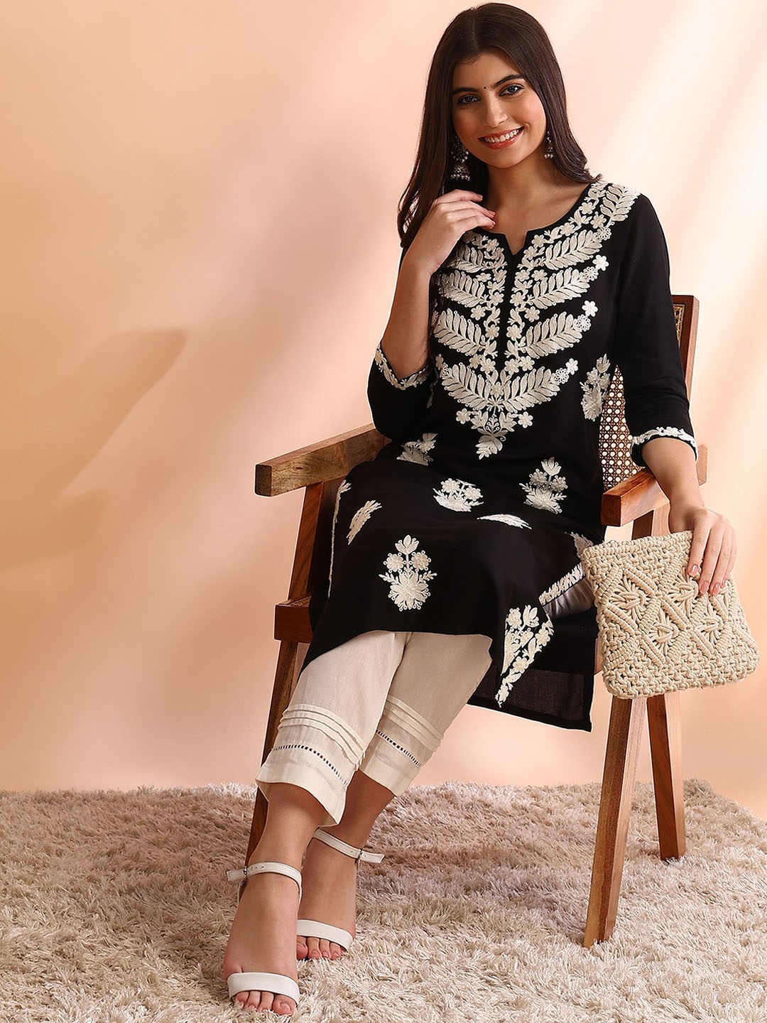 

AHIKA Ethnic Motifs Embroidered Thread Work Straight Kurta, Black