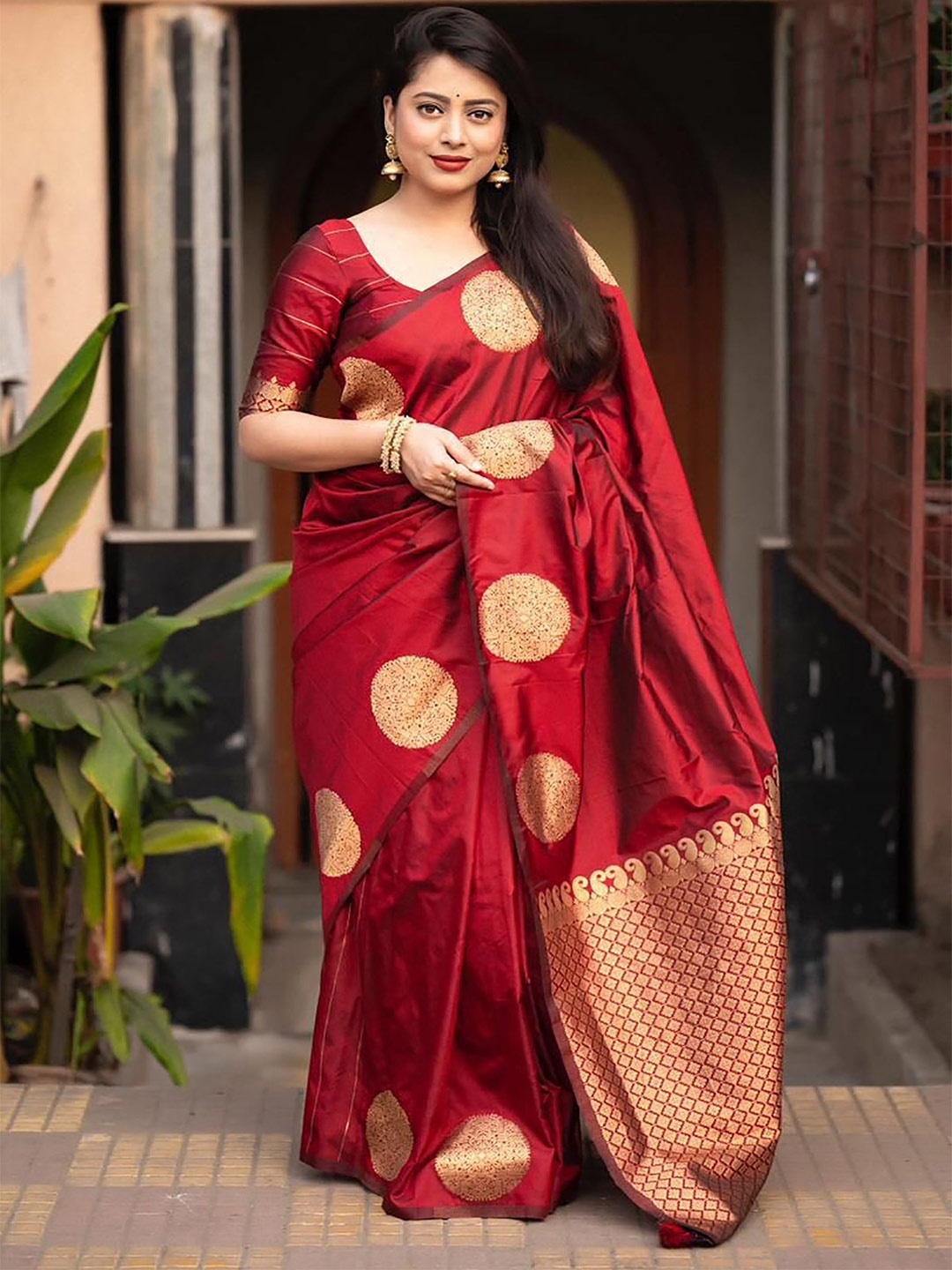 

KALINI Woven Design Zari Banarasi Saree, Red