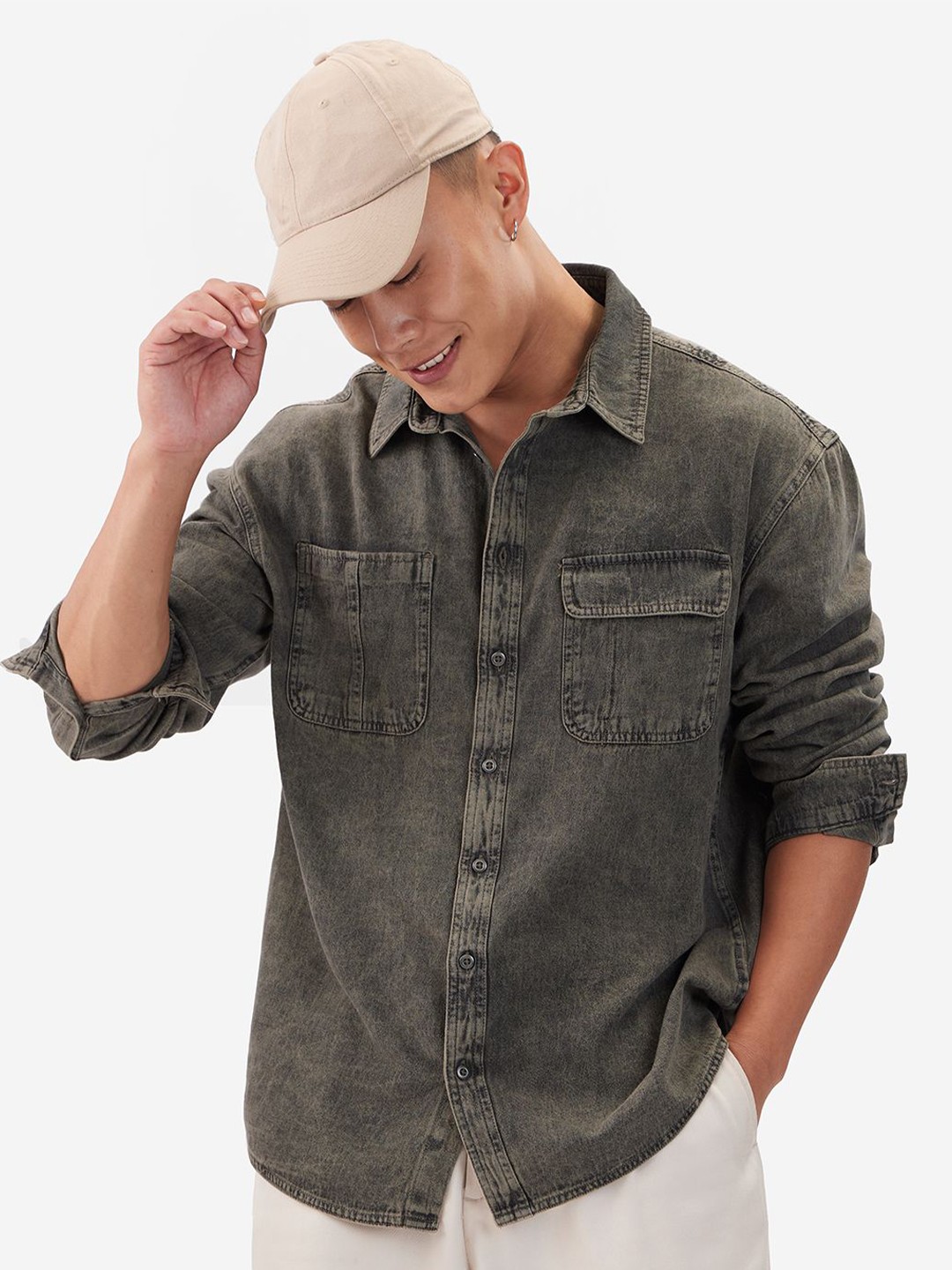 

The Souled Store Men Spread Collar Faded Pocket Detailing Cotton Relaxed Fit Casual Shirt, Black