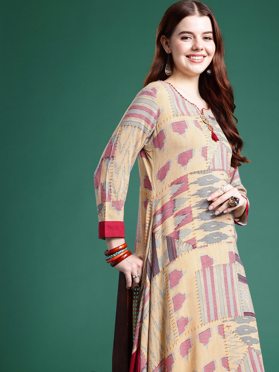 

Sangria Women Geometric Printed Asymmetric Kurta, Yellow