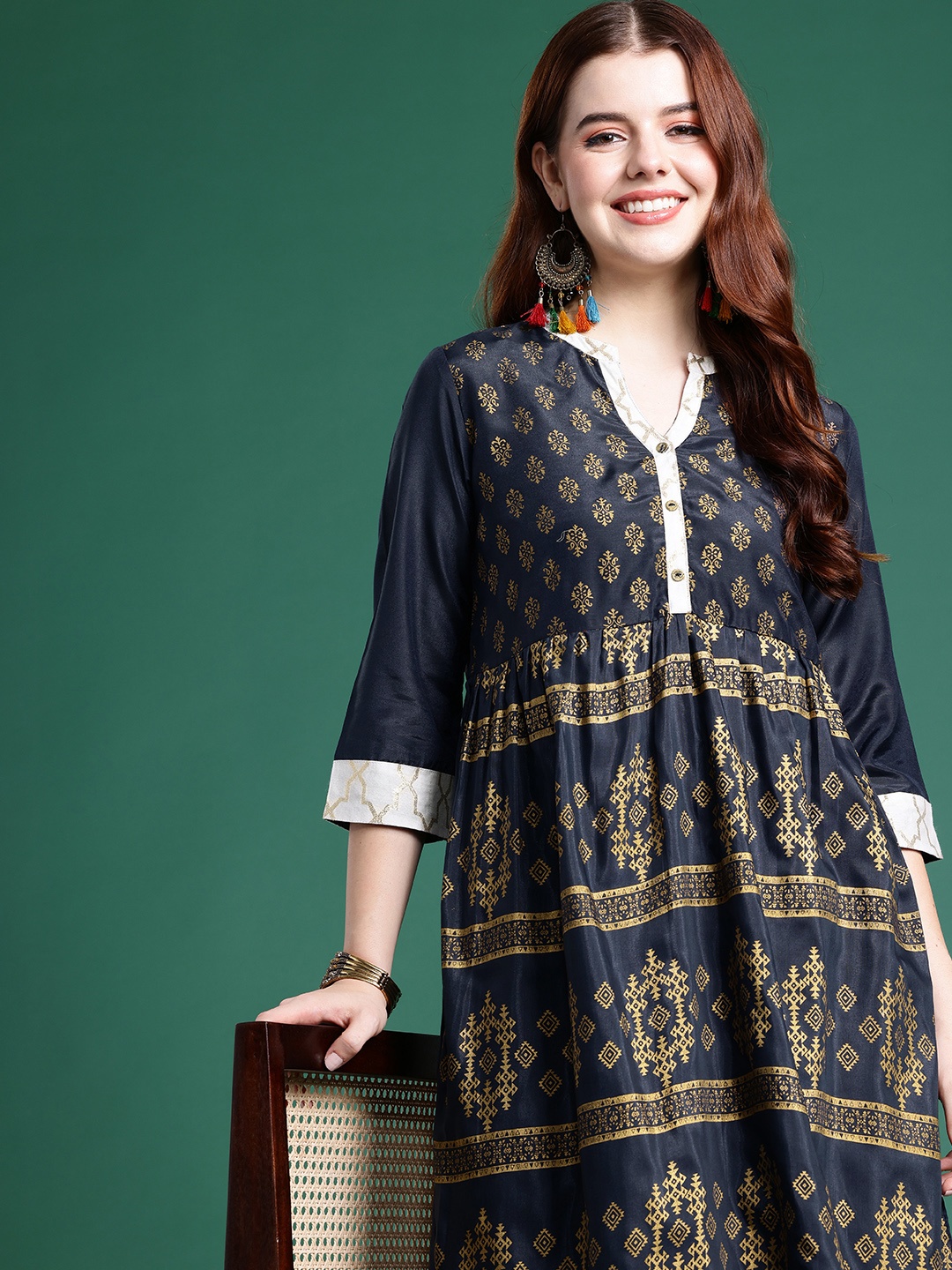 

Sangria Ethnic Motifs Printed Mandarin Collar Kurta, Navy blue
