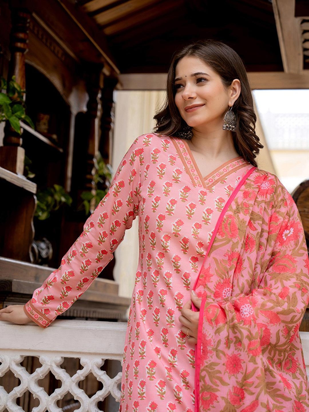 

AHIKA Ethnic Motifs Printed Straight Kurta with Trousers & Dupatta, Pink