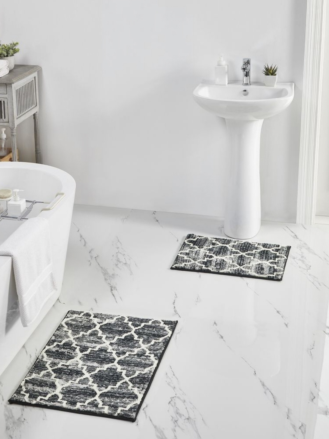 

Pano Grey & White Geometric 2000 GSM Anti-Skid Bath Rugs