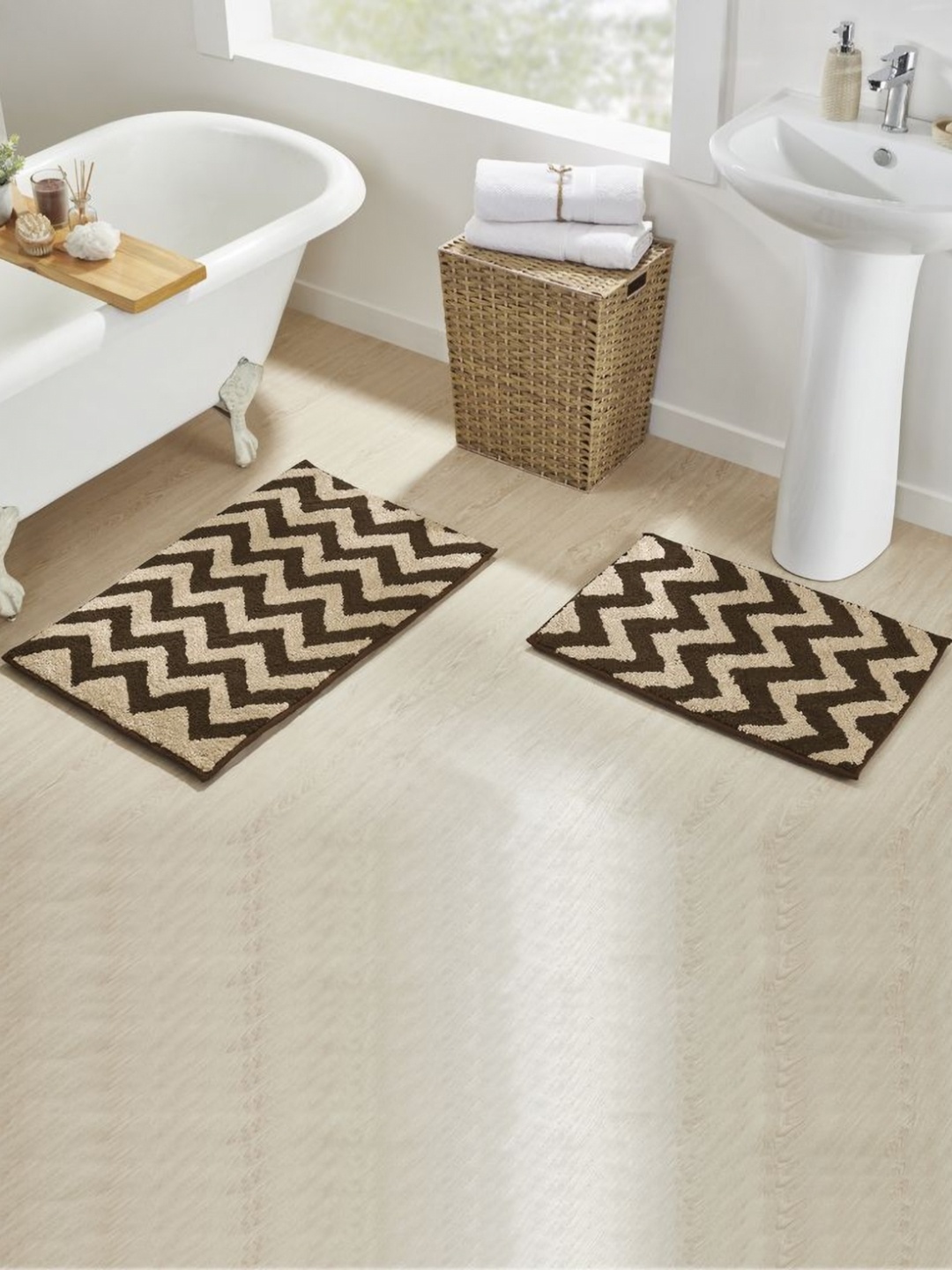 

Pano Brown & Beige Geometric 1800 GSM Microfibre Anti-Skid Bath Rugs