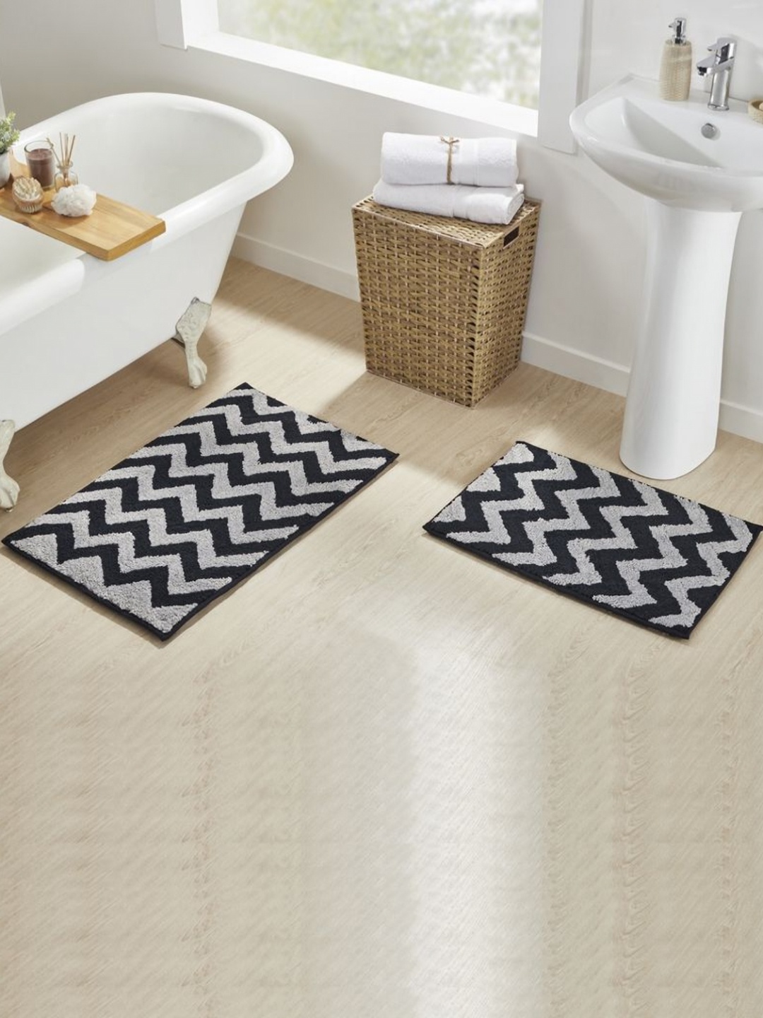 

Pano Charcoal & Black Chevron Reversible 1800 GSM Microfibre Anti-Skid Bath Rug