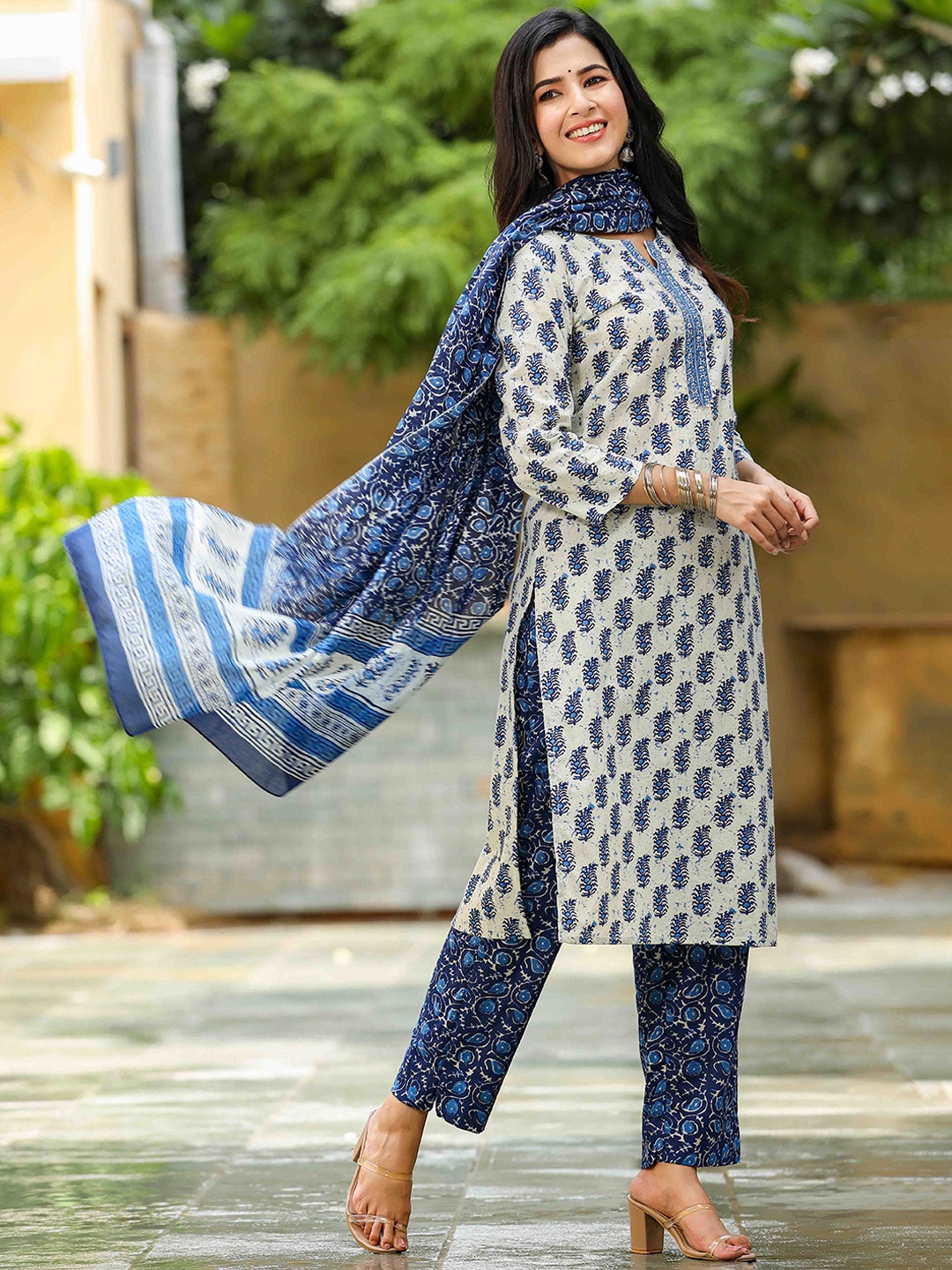 

Anouk Ethnic Motifs Printed Notch Neck Gotta Patti Straight Kurta With Trousers & Dupatta, White