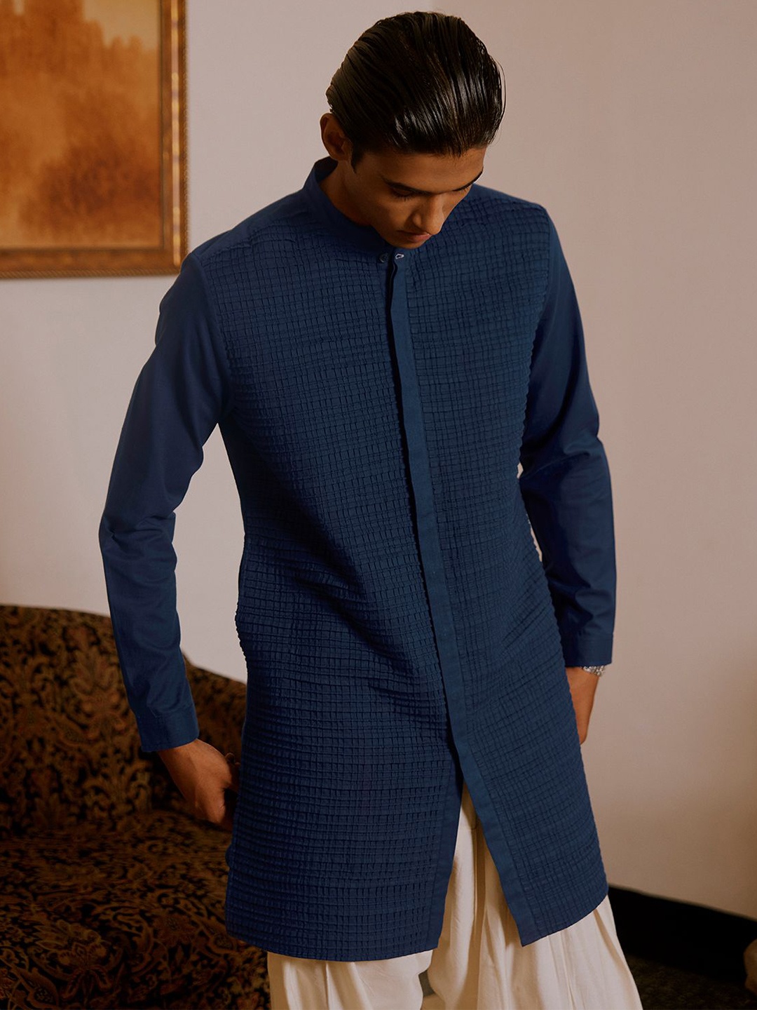 

Andamen Geometric Mandarin Collar Pleat Tucks Cotton Kurta, Navy blue