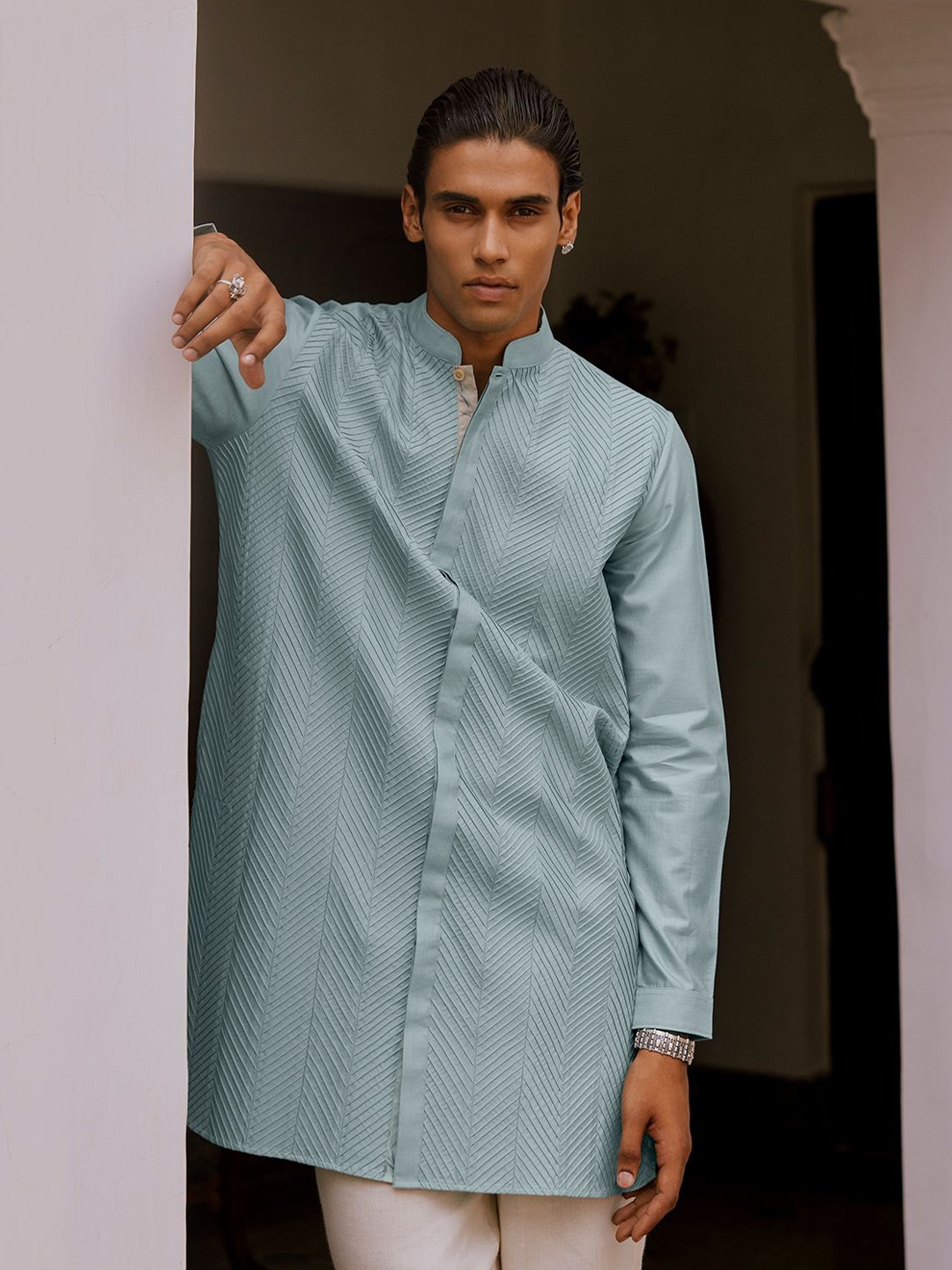 

Andamen Geometric Mandarin Collar Cotton Kurta, Blue