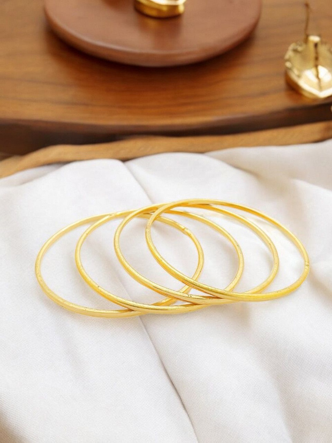 

FEMMIBELLA Set Of 4 Gold-Plated Bangles