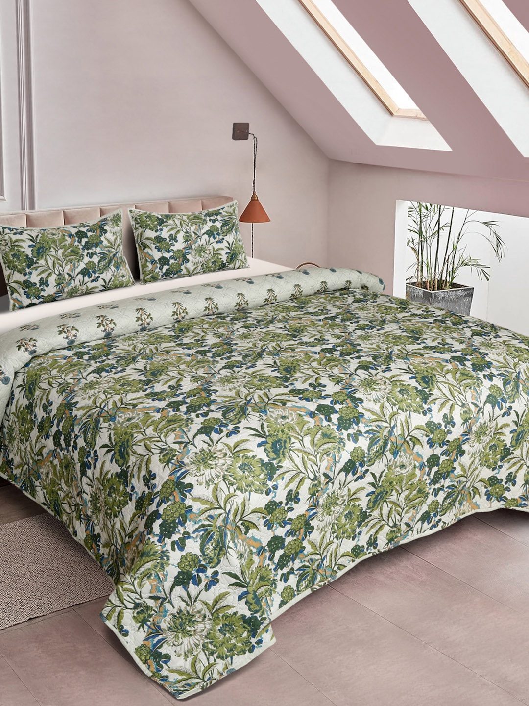 

DREAM WEAVERZ Green & White Floral Printed Double Queen Bed Cover With 2 Pillow Covers