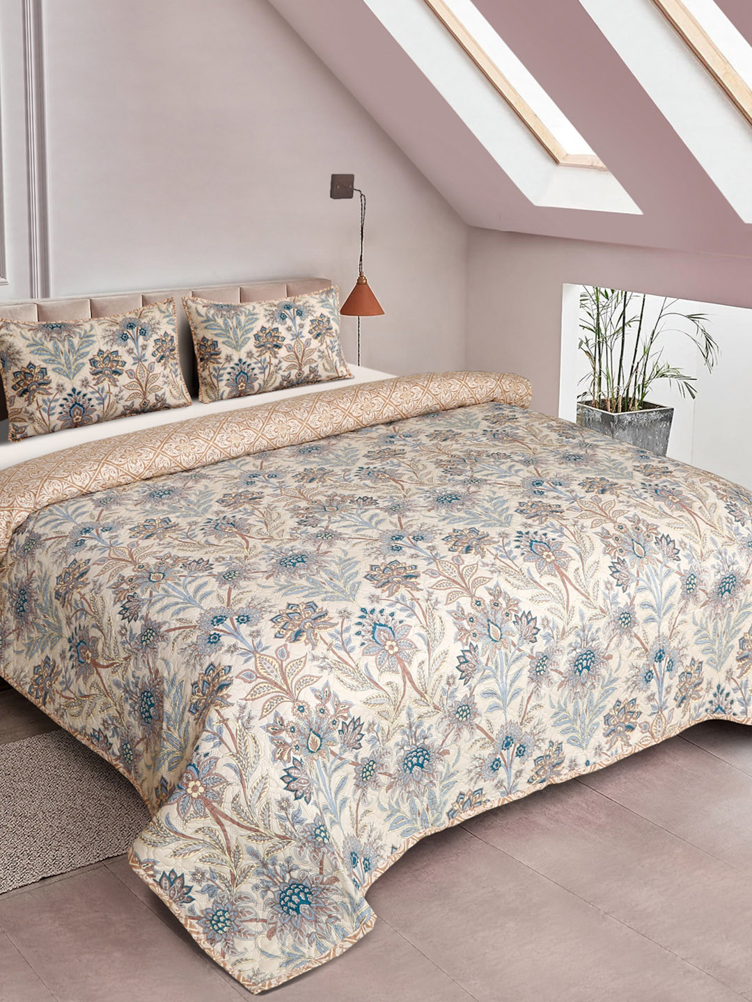 

DREAM WEAVERZ Beige & Blue Floral Printed Bed Cover With 2 Pillow Covers