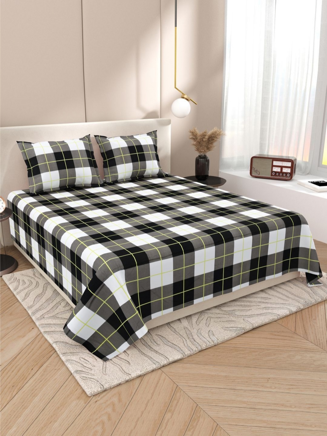 

DREAM WEAVERZ Black & White Geometric Printed 220 TC King Bedsheet With 2 Pillow Covers